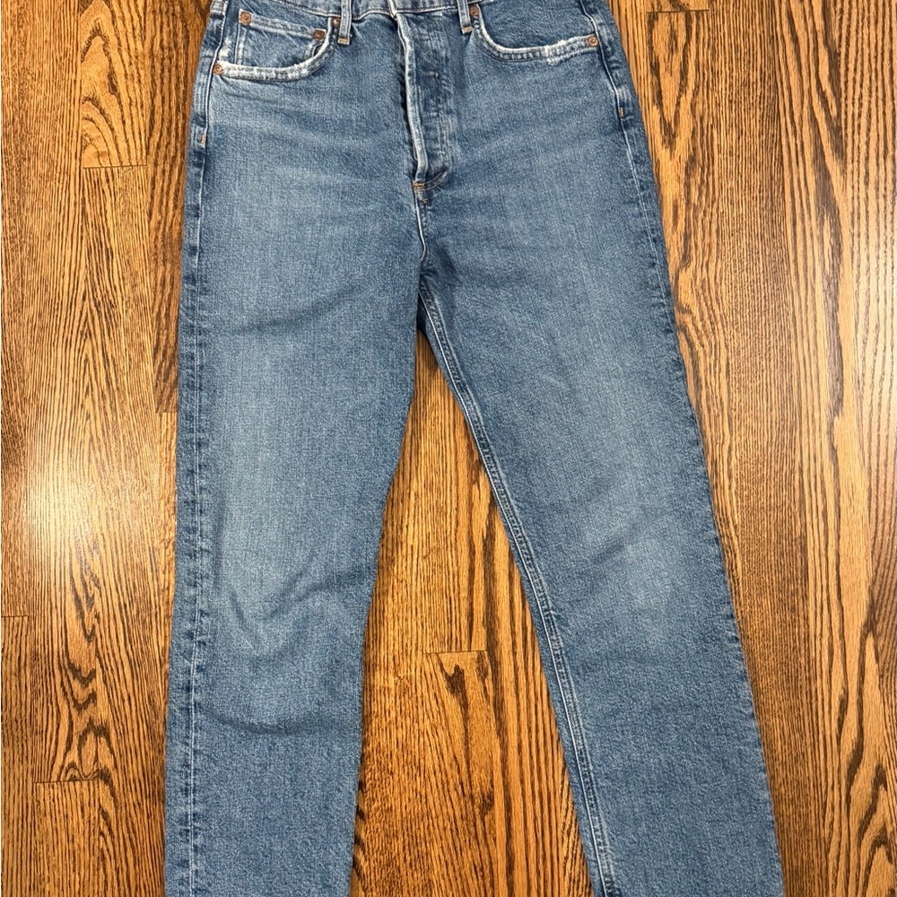 Agolde Riley Crop in mid blue